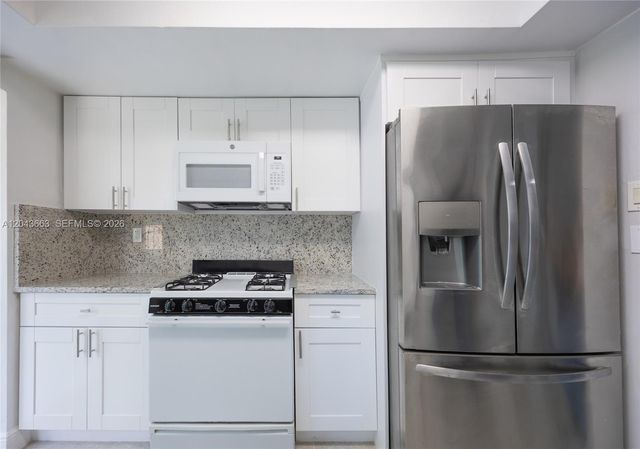 8571 NW 27th Pl, Sunrise, FL 33322