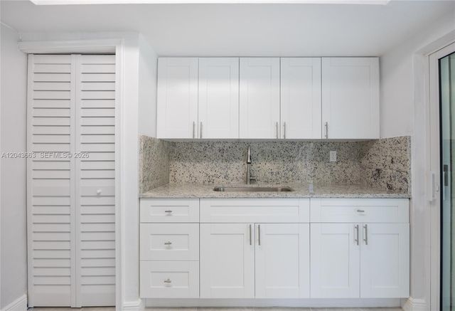 8571 NW 27th Pl, Sunrise, FL 33322