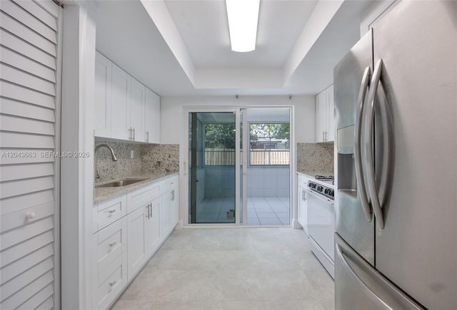 8571 NW 27th Pl, Sunrise, FL 33322
