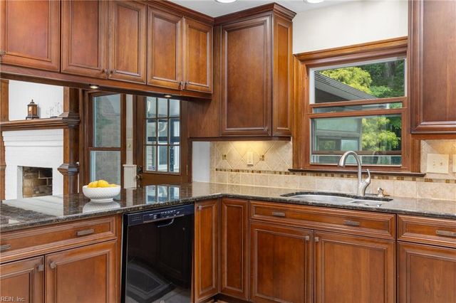 3448 Green Pine LN, Virginia Beach, VA 23452
