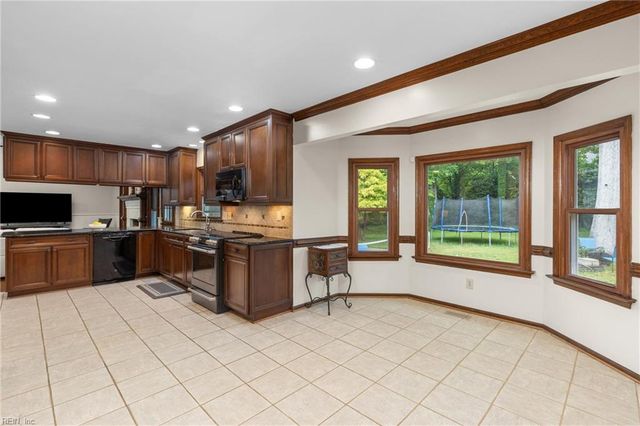 3448 Green Pine LN, Virginia Beach, VA 23452