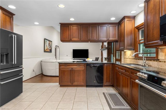 3448 Green Pine LN, Virginia Beach, VA 23452