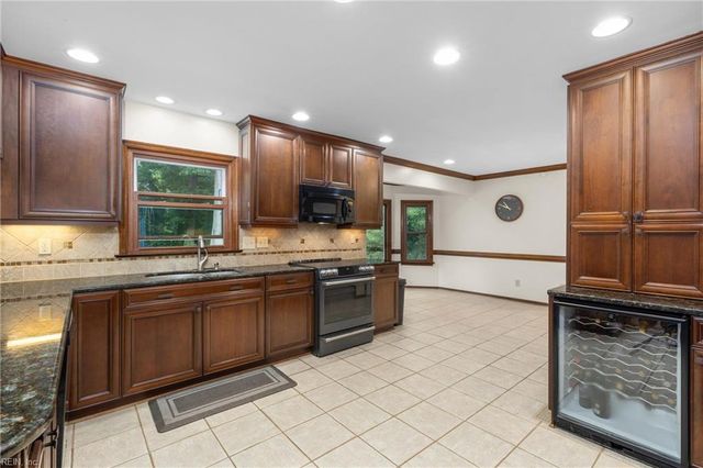 3448 Green Pine LN, Virginia Beach, VA 23452