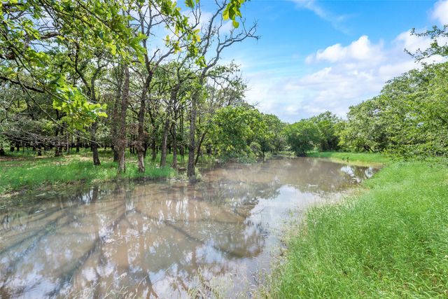 460 J E Woody Road, Springtown, TX 76082