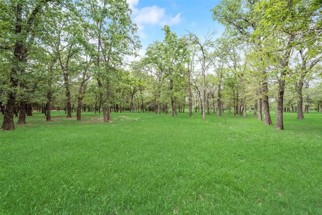 460 J E Woody Road, Springtown, TX 76082