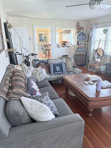 157 MAPLE AVE., Carlsbad, CA 92008