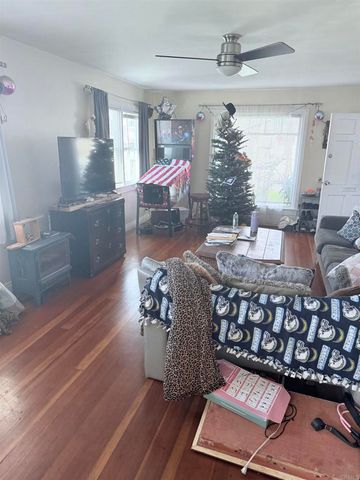 157 MAPLE AVE., Carlsbad, CA 92008