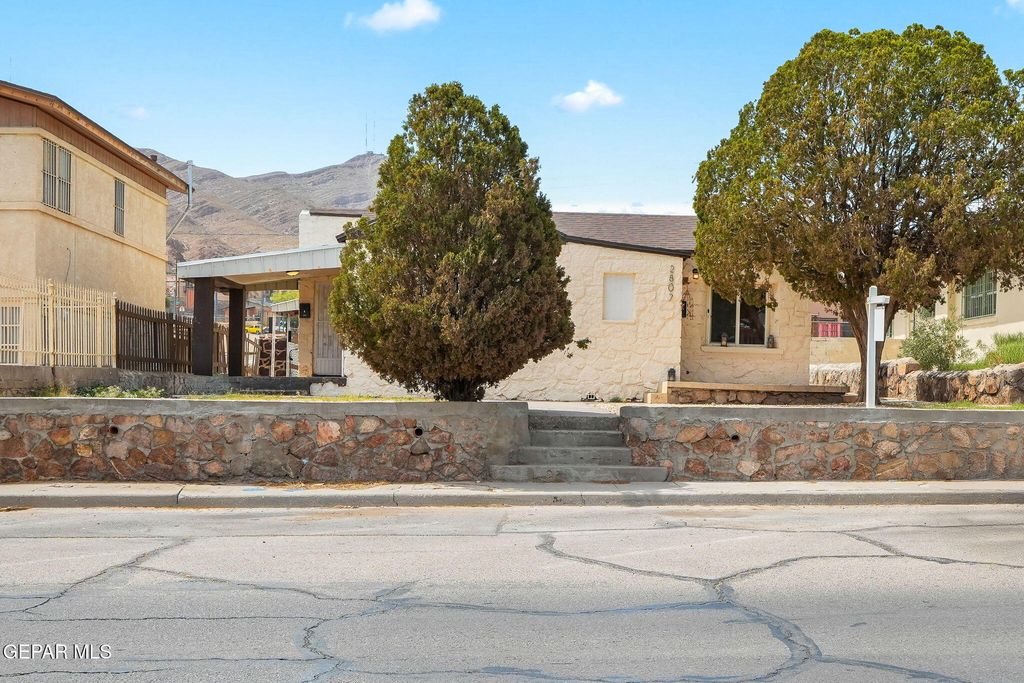 2807 Grant Avenue A, El Paso, TX 79930