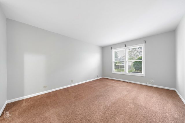 98 Willow Parkway 98, Buffalo Grove, IL 60089