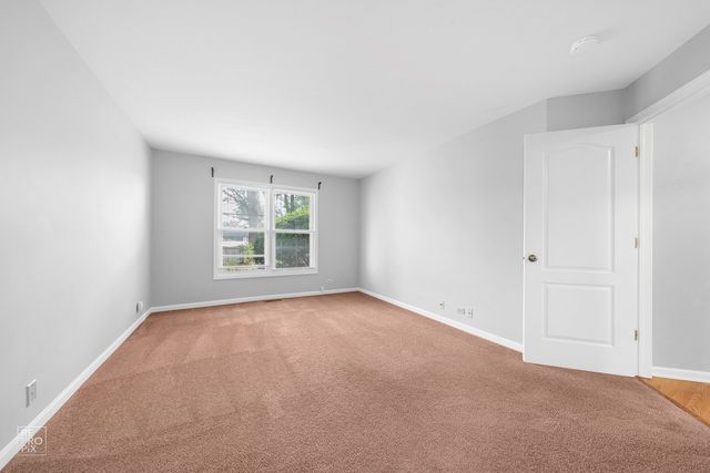 98 Willow Parkway 98, Buffalo Grove, IL 60089