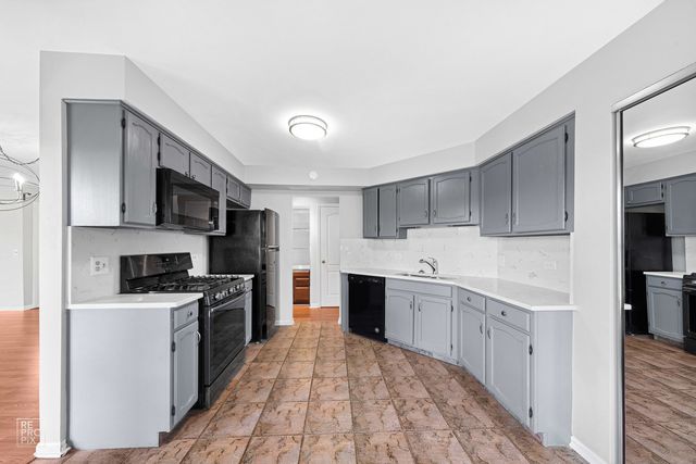 98 Willow Parkway 98, Buffalo Grove, IL 60089