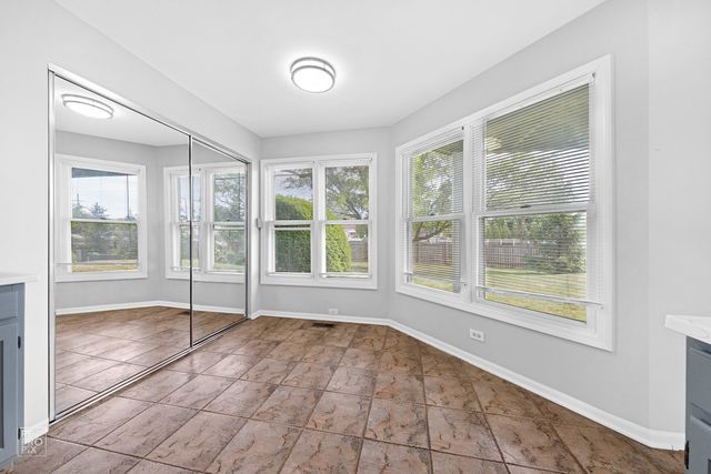 98 Willow Parkway 98, Buffalo Grove, IL 60089