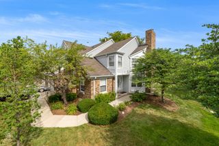 98 Willow Parkway 98, Buffalo Grove, IL 60089