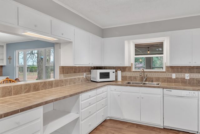 1915 Page One Rd, Longview, TX 75605