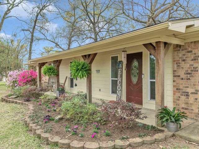 1915 Page One Rd, Longview, TX 75605