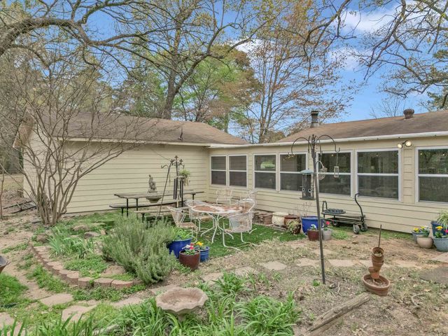 1915 Page One Rd, Longview, TX 75605