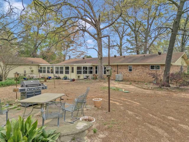 1915 Page One Rd, Longview, TX 75605