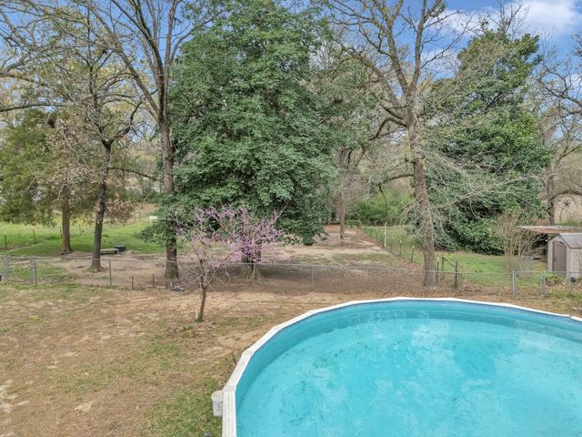 1915 Page One Rd, Longview, TX 75605