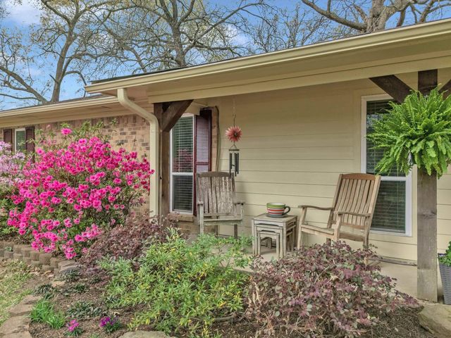1915 Page One Rd, Longview, TX 75605