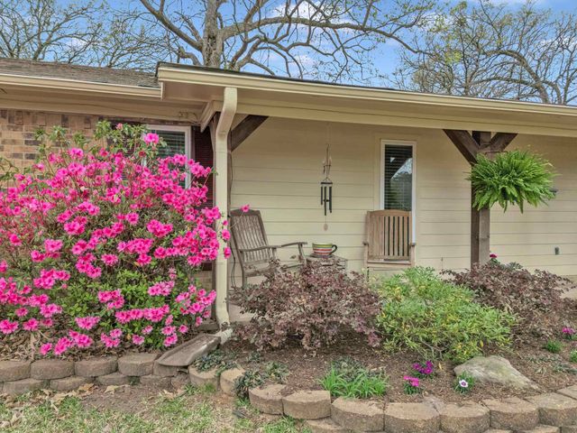 1915 Page One Rd, Longview, TX 75605