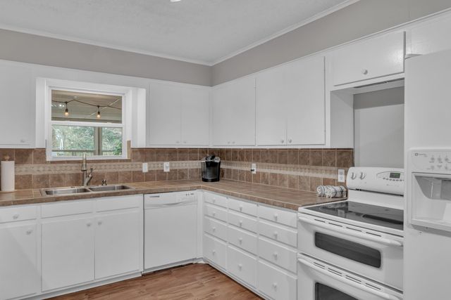 1915 Page One Rd, Longview, TX 75605