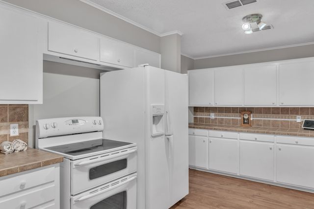 1915 Page One Rd, Longview, TX 75605