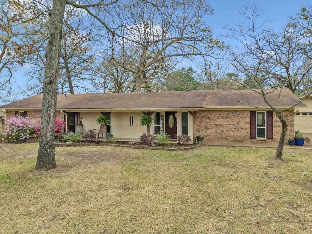 1915 Page One Rd, Longview, TX 75605