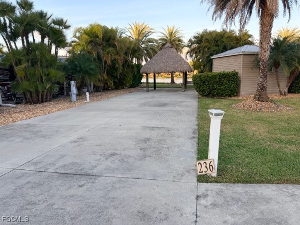 5217 Cypress Trail Resort CIR, Fort Myers, FL 33905