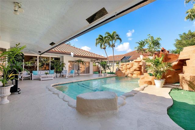 2900 NW 25th Way, Boca Raton, FL 33434