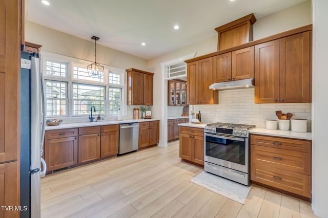 2338 Edinburgh Channel Road, Kingsport, TN 37664