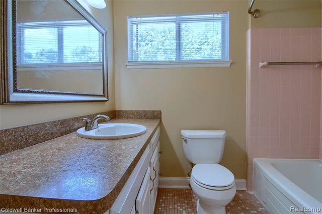 41928 River Oaks, Plymouth, MI 48170