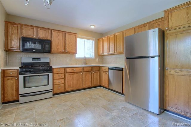 41928 River Oaks, Plymouth, MI 48170