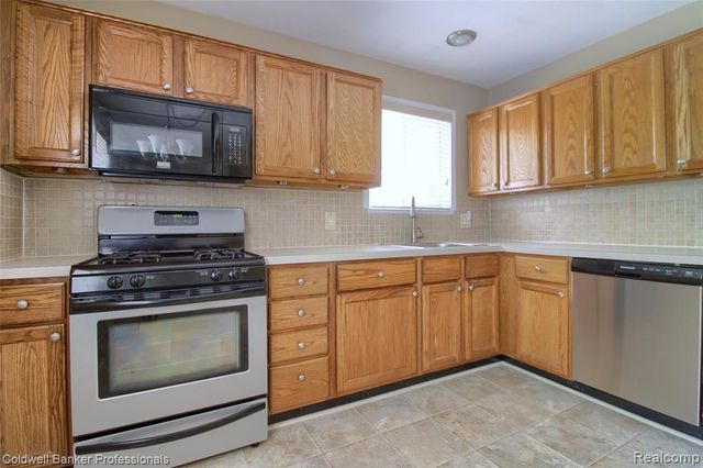 41928 River Oaks, Plymouth, MI 48170