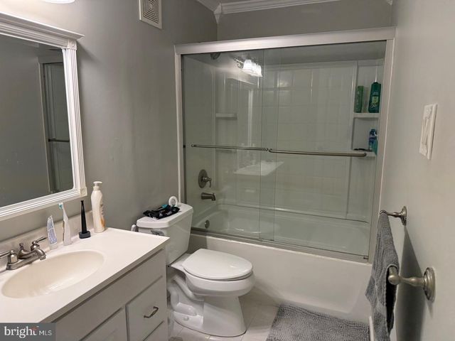 304-A CYPRESS POINT CIR, Mount Laurel, NJ 08054