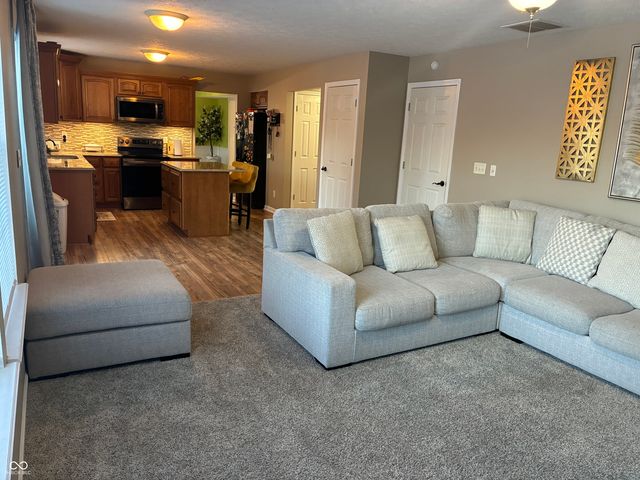 10497 Silver Ridge Circle, Fishers, IN 46038