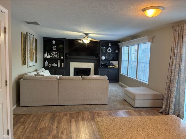 10497 Silver Ridge Circle, Fishers, IN 46038