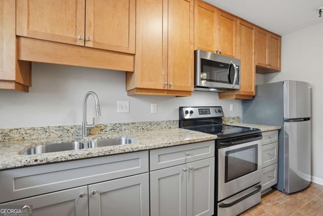 215 Winding River Drive F, Atlanta, GA 30350