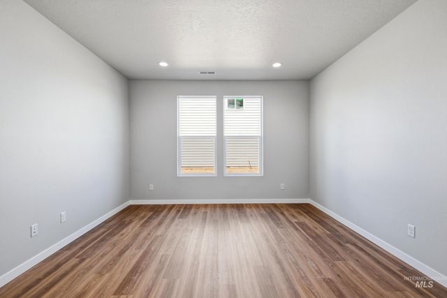7103 E Marble Springs Dr, Nampa, ID 83687