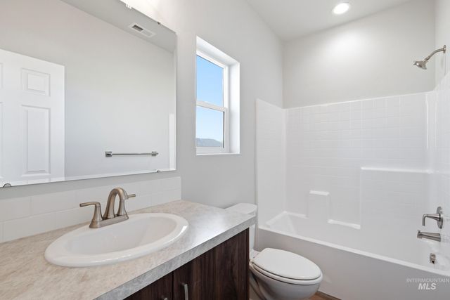 7103 E Marble Springs Dr, Nampa, ID 83687