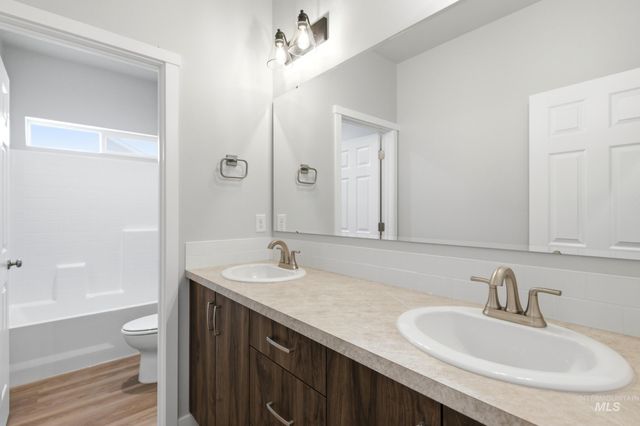 7103 E Marble Springs Dr, Nampa, ID 83687