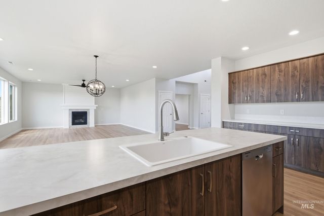 7103 E Marble Springs Dr, Nampa, ID 83687