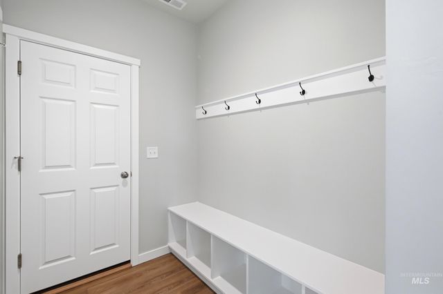 7103 E Marble Springs Dr, Nampa, ID 83687