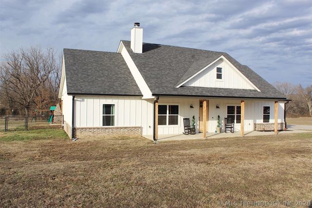 318 Twin Creeks Lane, Pryor, OK 74361