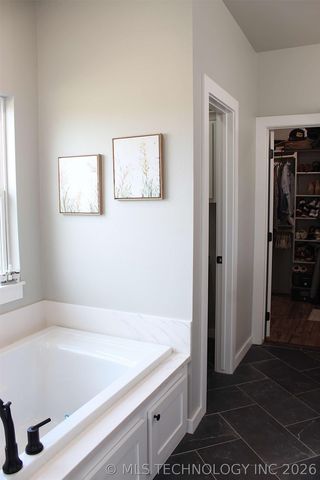 318 Twin Creeks Lane, Pryor, OK 74361