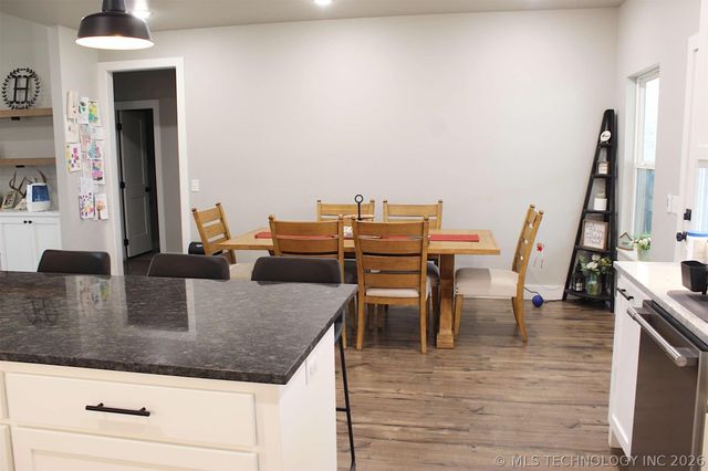 318 Twin Creeks Lane, Pryor, OK 74361