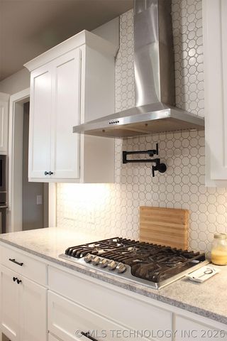 318 Twin Creeks Lane, Pryor, OK 74361