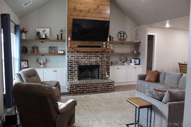 318 Twin Creeks Lane, Pryor, OK 74361