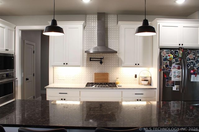 318 Twin Creeks Lane, Pryor, OK 74361