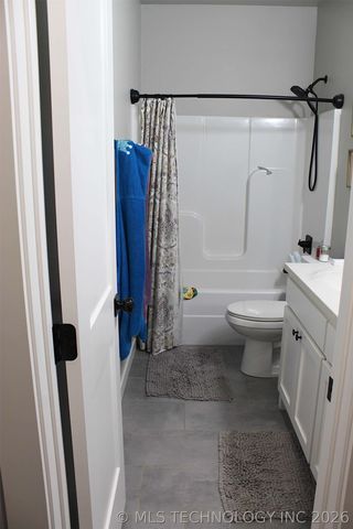 318 Twin Creeks Lane, Pryor, OK 74361