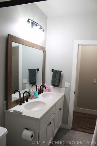 318 Twin Creeks Lane, Pryor, OK 74361